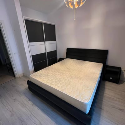 Vermietung eines gemütlichen Studio-Apartments mit separatem Zimmer und Balkon, Bukarest, Rumänien